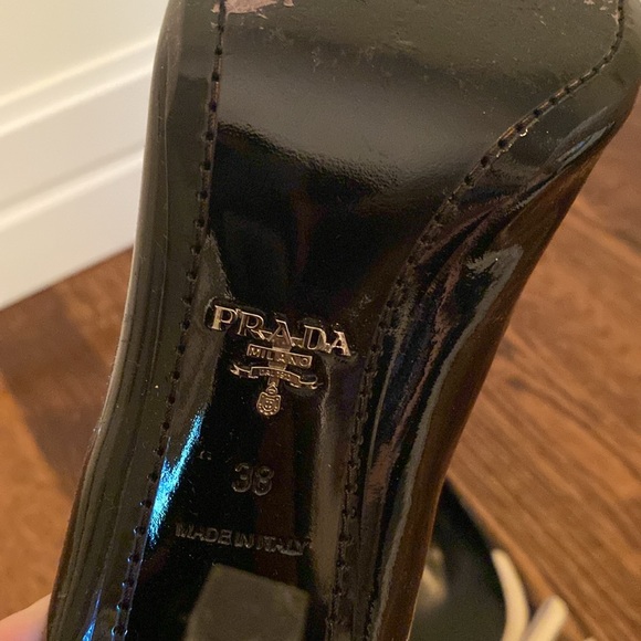 Prada patent leather pumps with demure bow detail - Picture 3 of 6